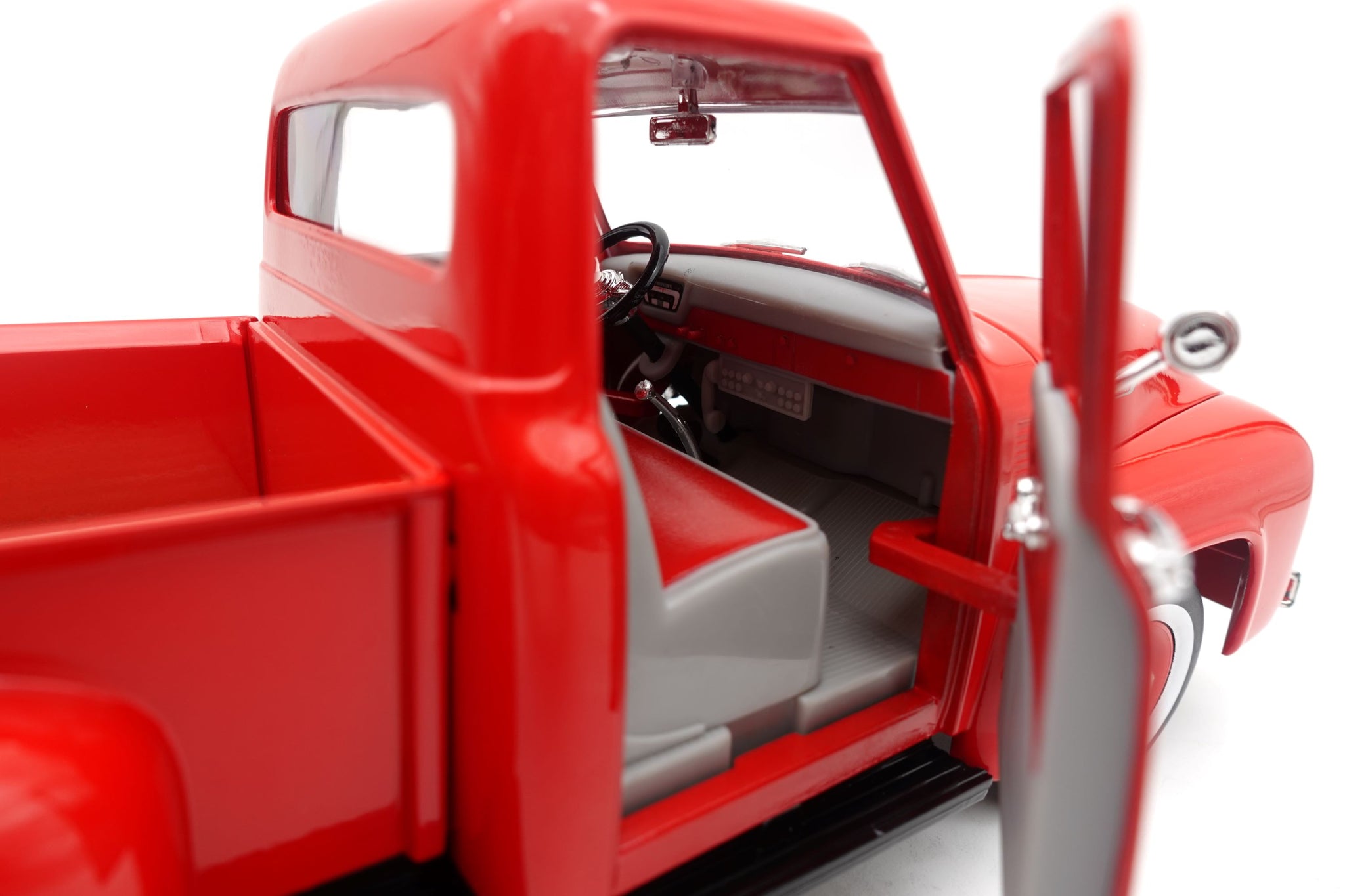 1953 Ford F-100 Pick Up -1:18 Scale Model Die Cast Car by